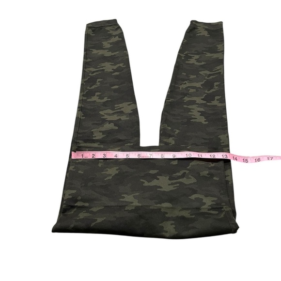 SPANX Women’s Dark Green Camo Look At Me Now Seamless Leggings Sz L - Picture 5 of 7